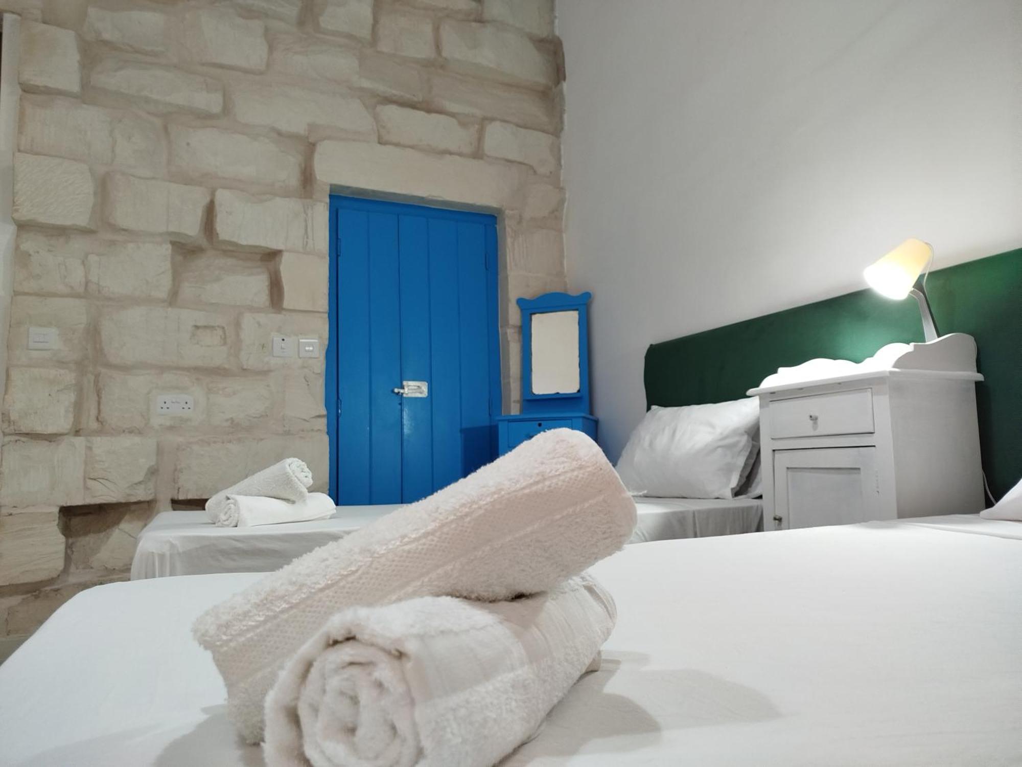 Limestone Sun Suites Sliema Room photo