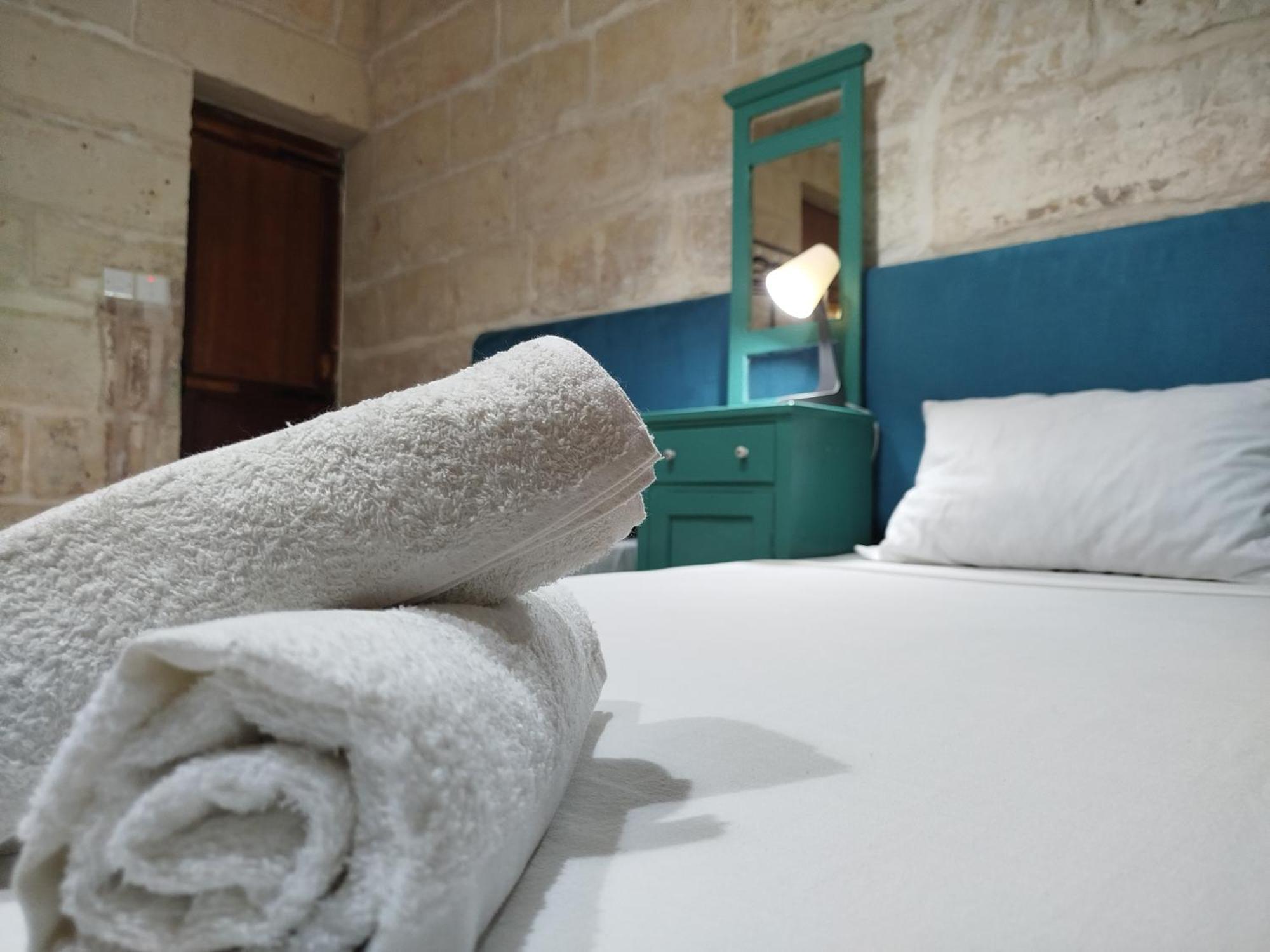 Limestone Sun Suites Sliema Room photo