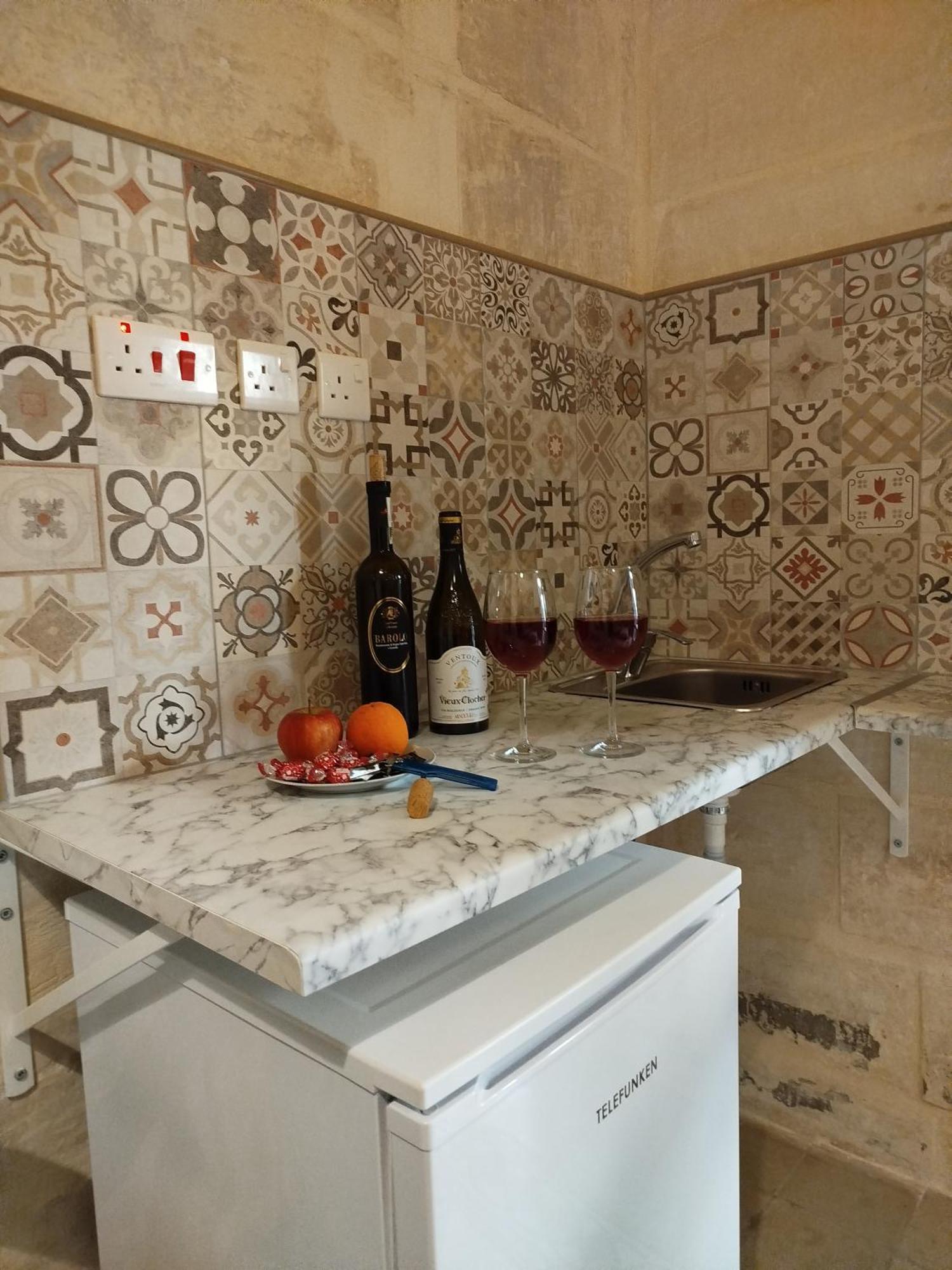 Limestone Sun Suites Sliema Room photo